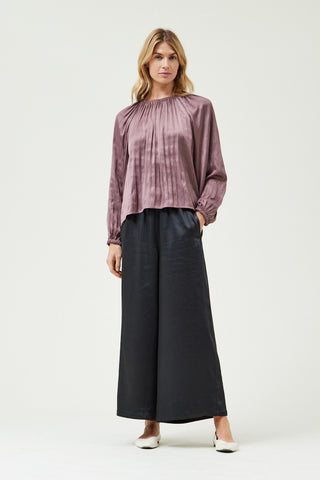 PLEATS TO MEET YOU TOP