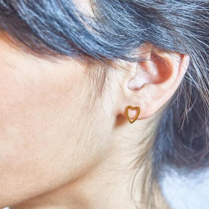 HEART OUTLINE STUDS in GOLD
