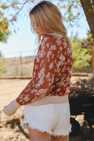 RELAXED FLORAL V-NECK KNIT TOP