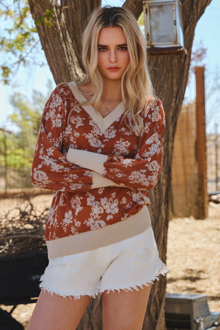 RELAXED FLORAL V-NECK KNIT TOP