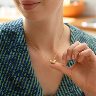 APPLE PIE NECKLACE