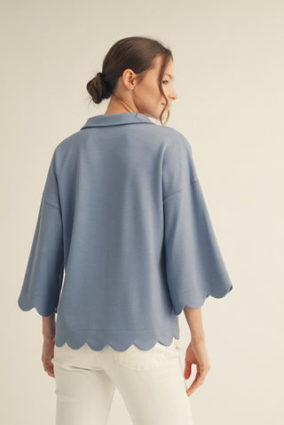 SCALLOP EDGE V-NECK TOP WITH COLLAR IN BLUE