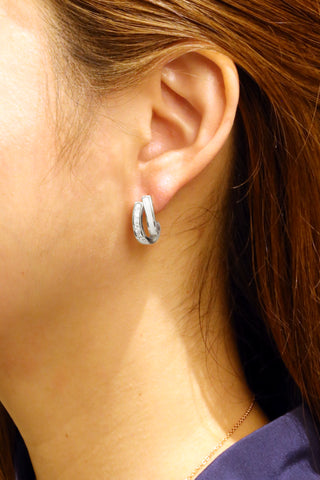 DUO J SHAPE EARRINGS in SILVER
